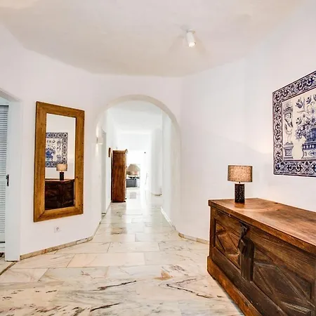 Beautiful 4 Bedroom With Private Heated Pool Ac Located On The Prestigious Clube Carveiro