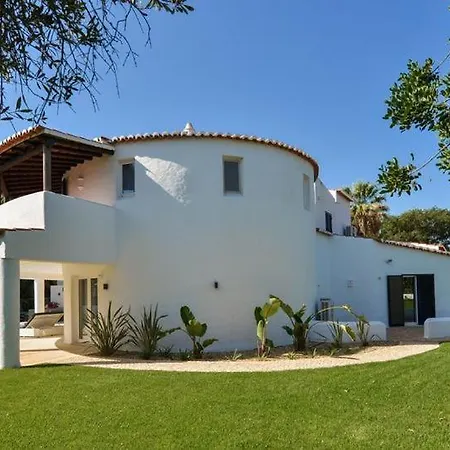 Beautiful 4 Bedroom With Private Heated Pool Ac Located On The Prestigious Clube Carveiro * Carvoeiro (Lagoa)
