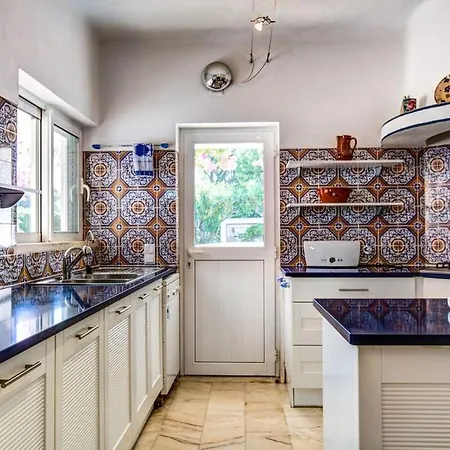 Maison d'hôtes Beautiful 4 Bedroom With Private Heated Pool Ac Located On The Prestigious Clube Carveiro