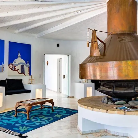 Beautiful 4 Bedroom With Private Heated Pool Ac Located On The Prestigious Clube Carveiro *