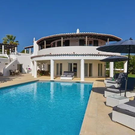 Beautiful 4 Bedroom With Private Heated Pool Ac Located On The Prestigious Clube Carveiro *